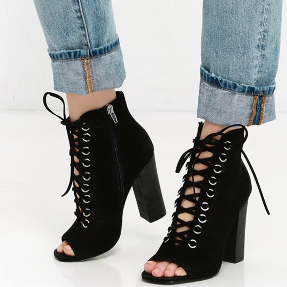 Steve Madden Freemee Black Nubuck Leather Peep-Toe Booties - Picture 1 of 8